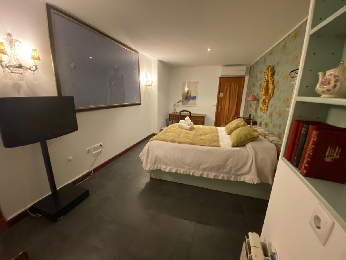 Ch Hostal Victoria Cuenca  Exterior photo
