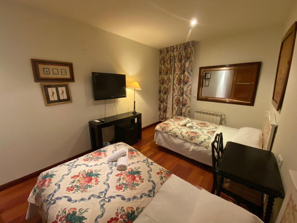 Ch Hostal Victoria Cuenca  Exterior photo