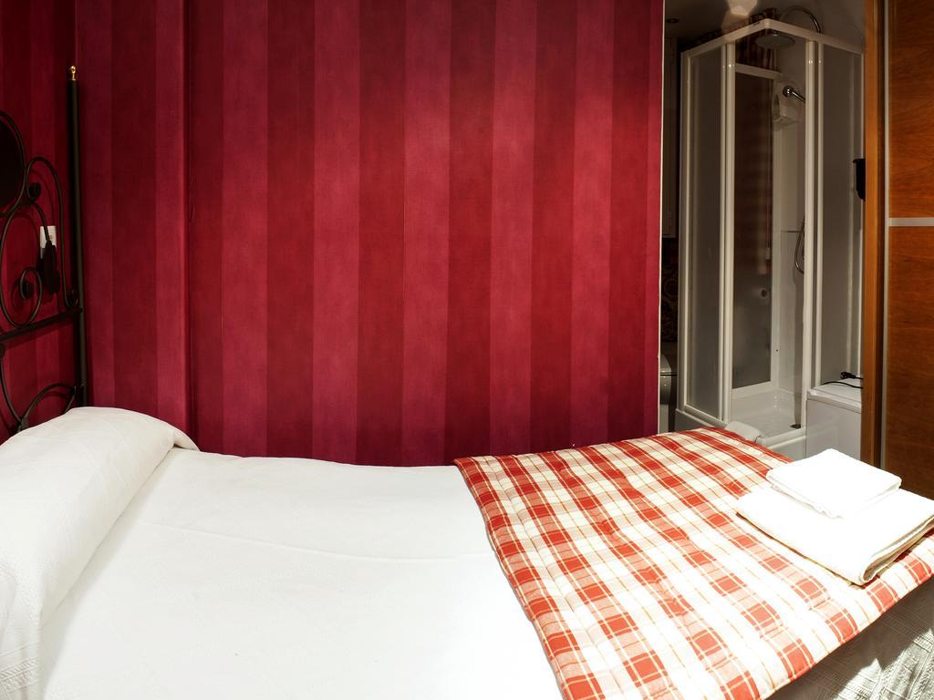 Ch Hostal Victoria Cuenca  Exterior photo