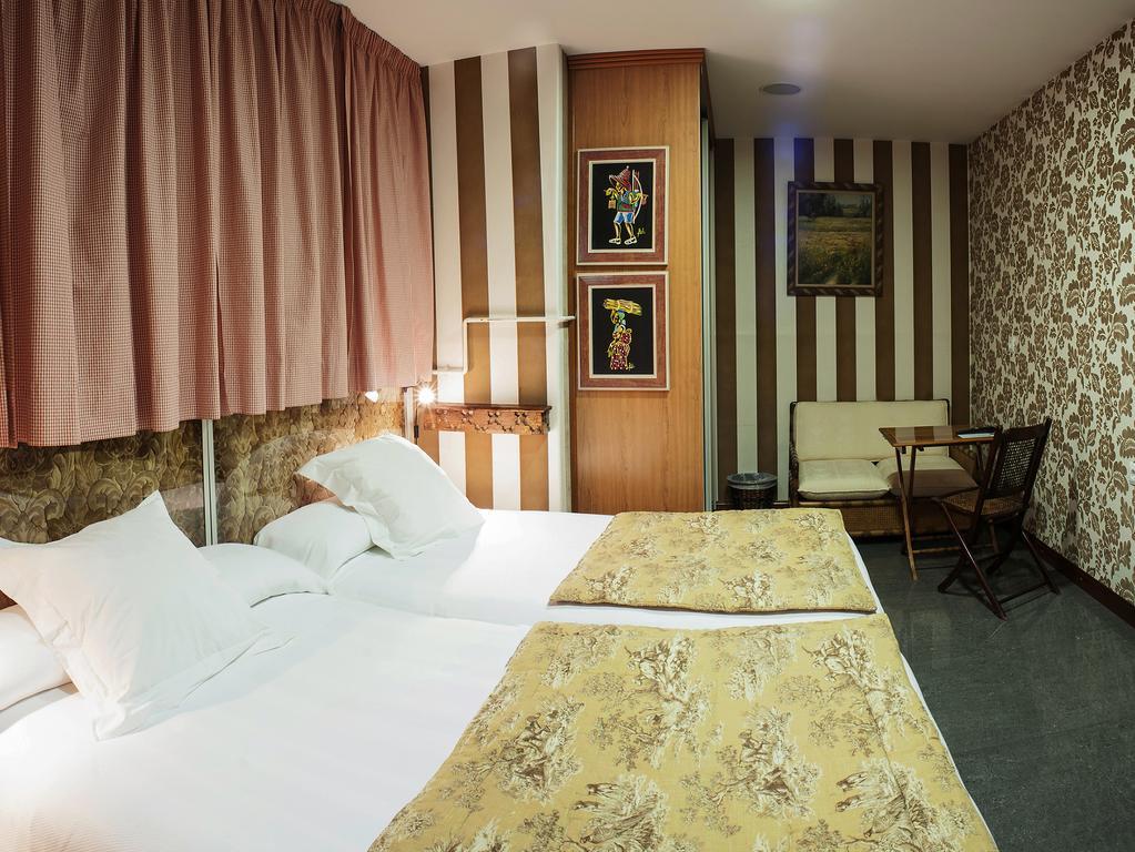 Ch Hostal Victoria Cuenca  Exterior photo