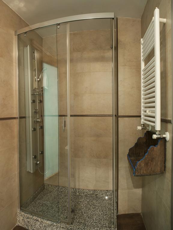 Ch Hostal Victoria Cuenca  Exterior photo