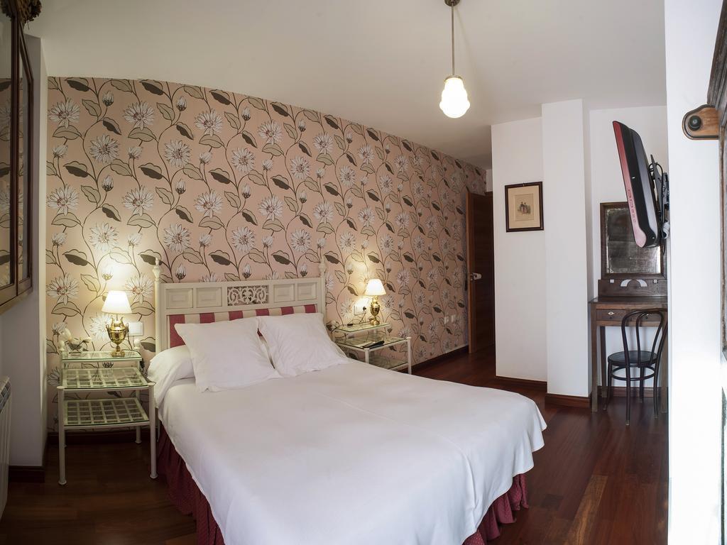 Ch Hostal Victoria Cuenca  Exterior photo