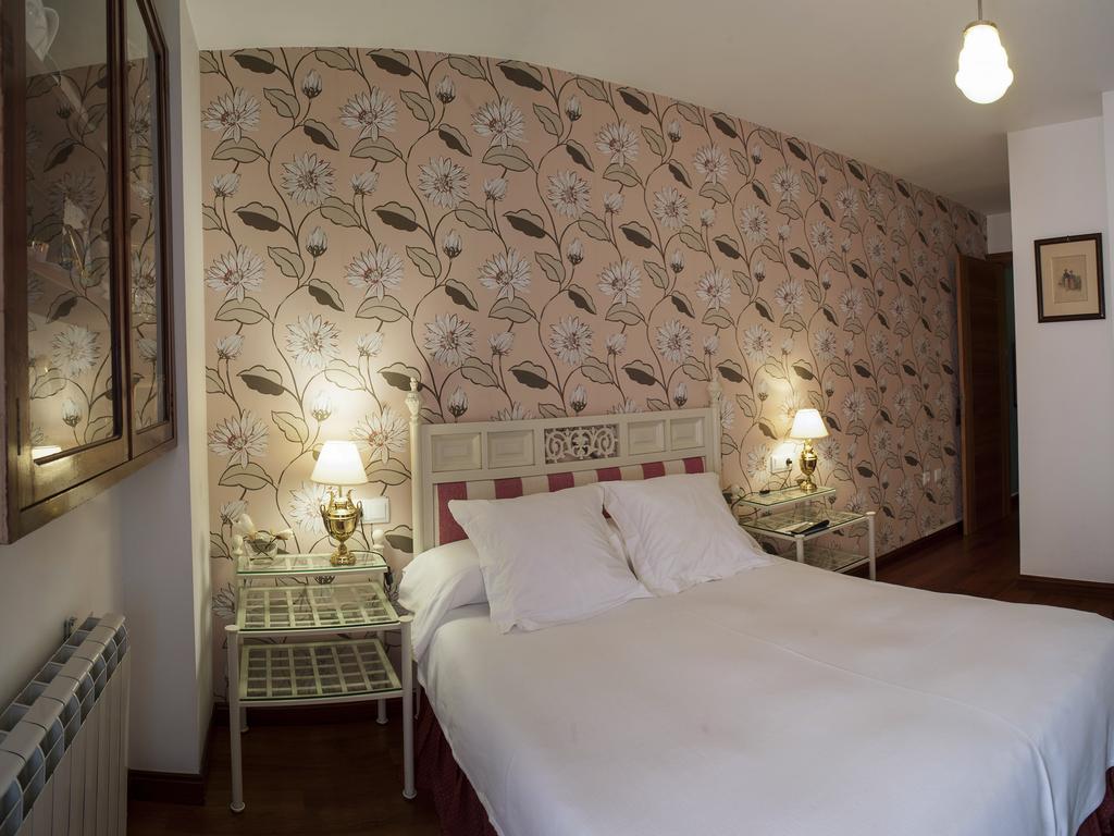 Ch Hostal Victoria Cuenca  Exterior photo