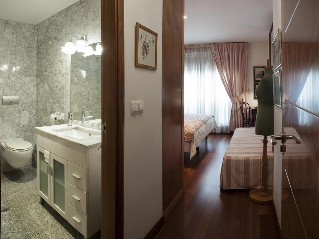 Ch Hostal Victoria Cuenca  Exterior photo