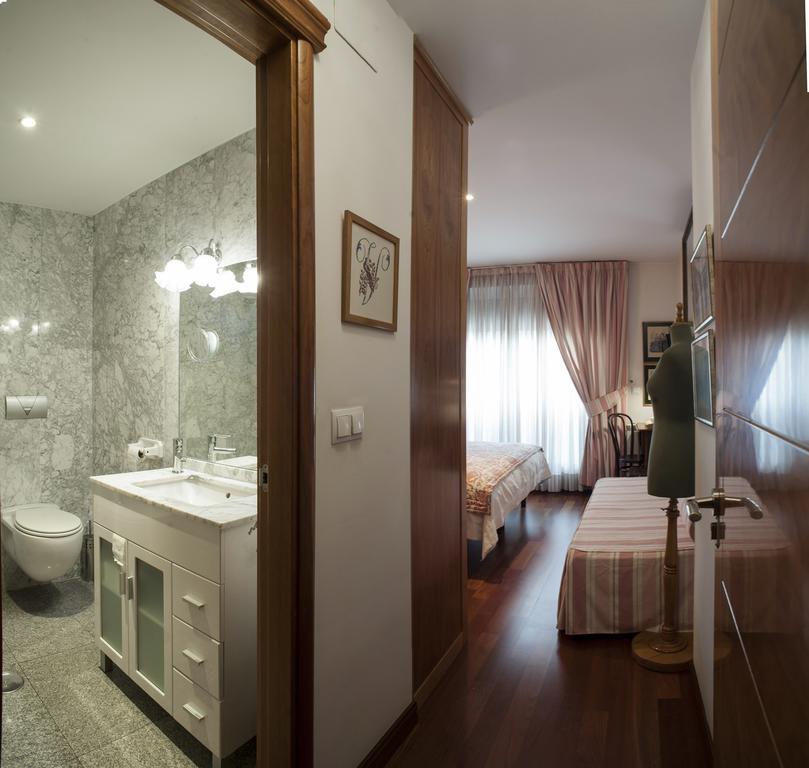 Ch Hostal Victoria Cuenca  Exterior photo